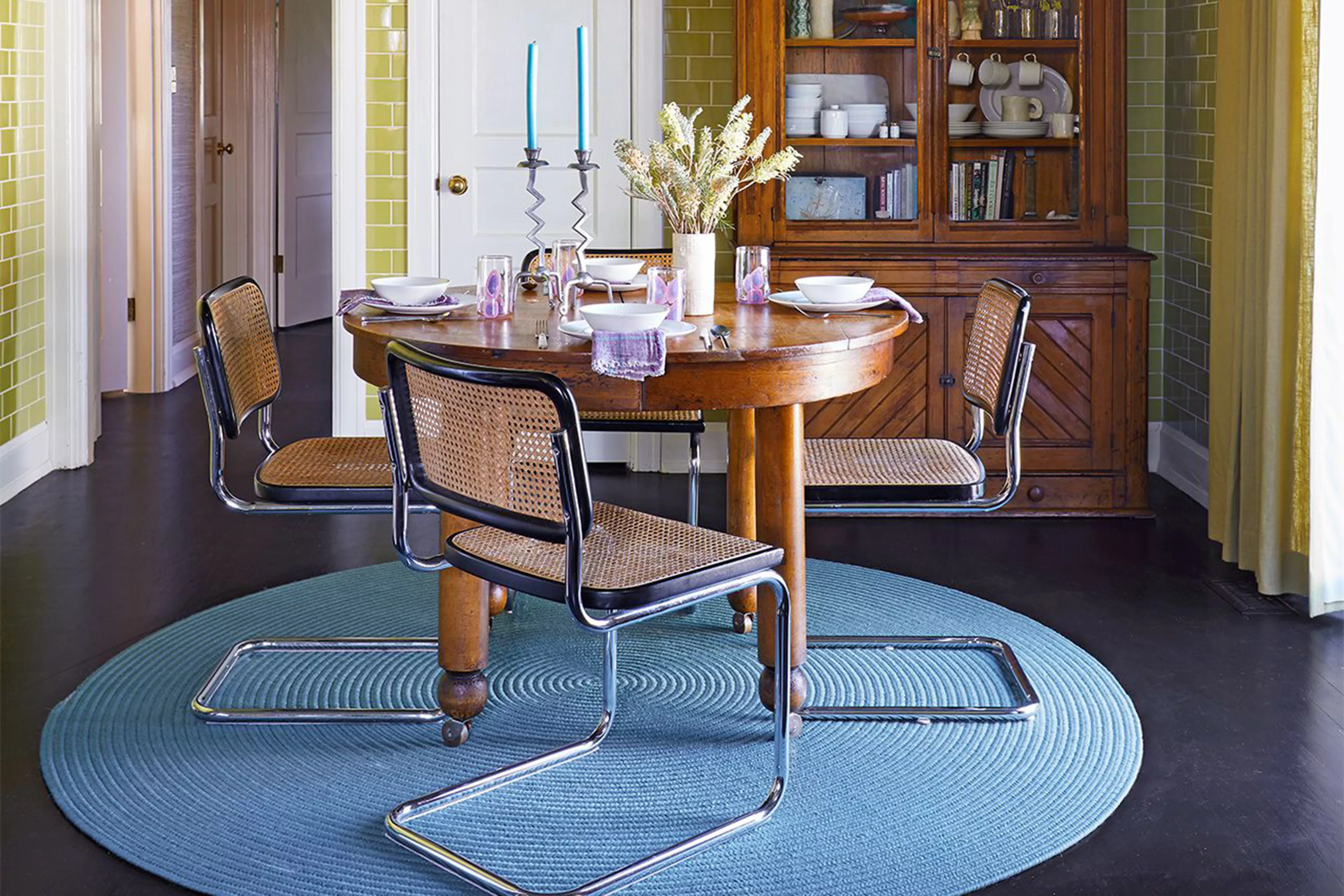 black cesca chairs at wood dining table
